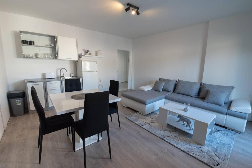Apartman Iva Lägenhet Zadar Exteriör bild